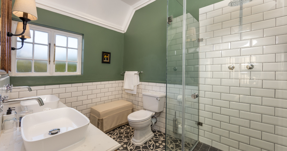 The Claremont Room 3 6