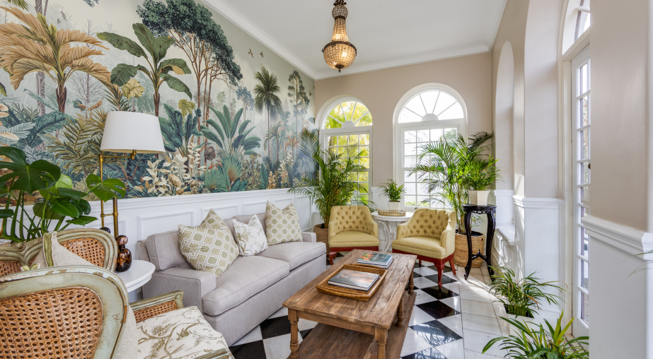 The Claremont Sun Lounge 1